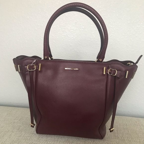 Michael Kors Amelia Medium Top Zip - Picture 1 of 8